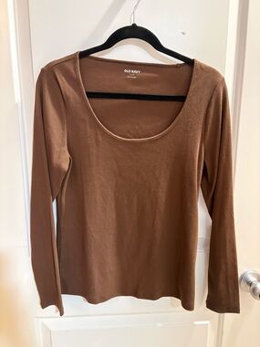 3/$15 Old Navy Scoop Neck Long Sleeve Top in Chocolate Brown